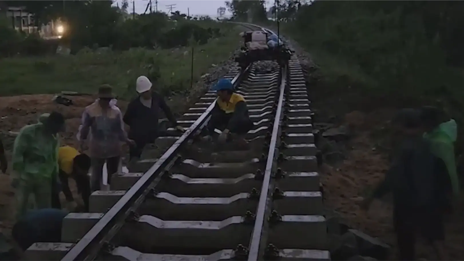 Đường sắt Bắc - Nam ghi nhận 61 điểm sạt lở 